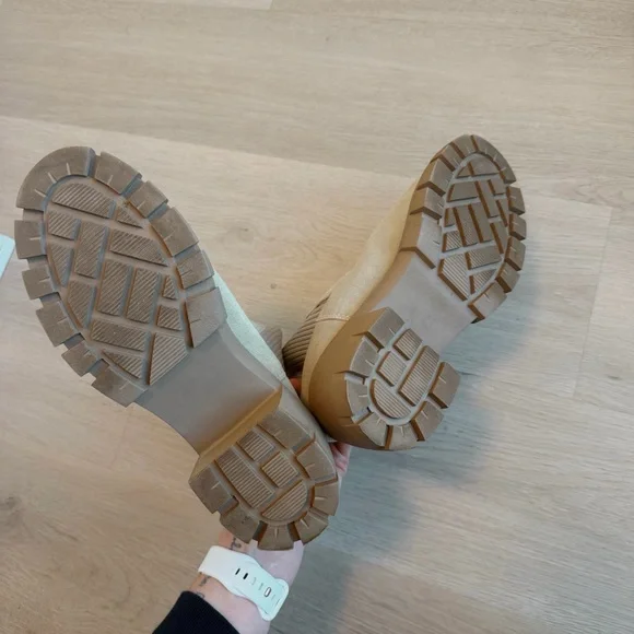 Steve Madden Chelsea Boot size 8 - Picture 3 of 7